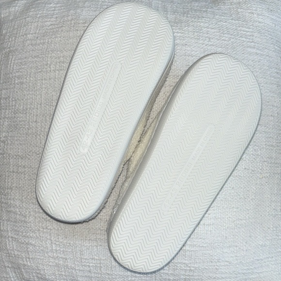 NEW Christmas Rudolph the Reindeer Slippers - Picture 5 of 8